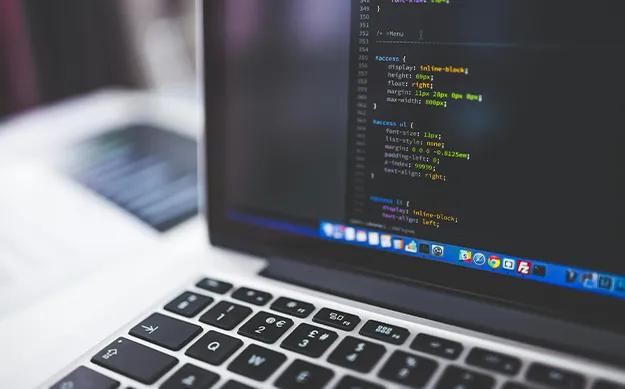 Lignes de code CSS affichées sur un écran pour le développement web