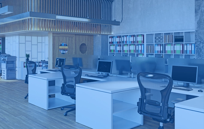 Un bureau en espace ouvert vide avec des postes de travail et une étagère remplie, teinté en bleu.