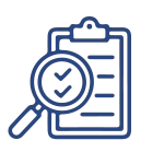 Un presse-papiers avec une liste de contrôle et une loupe, symbolisant un audit et une analyse