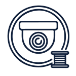 Une caméra de surveillance dôme frontale positionnée à l'intérieur d'un cercle parfait, placée à côté d'une bobine de fil ou de câble.
