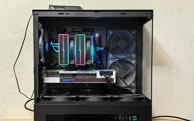 Configuration d'un PC sur mesure avec carte graphique RTX et éclairage RGB