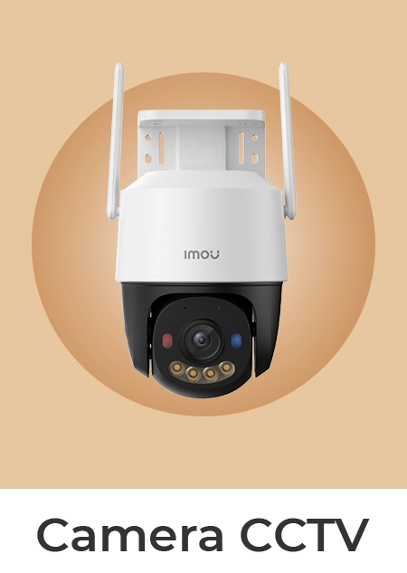 Une caméra de surveillance extérieure blanche et noire de la marque Imou, dotée de deux antennes, sur un fond beige.
